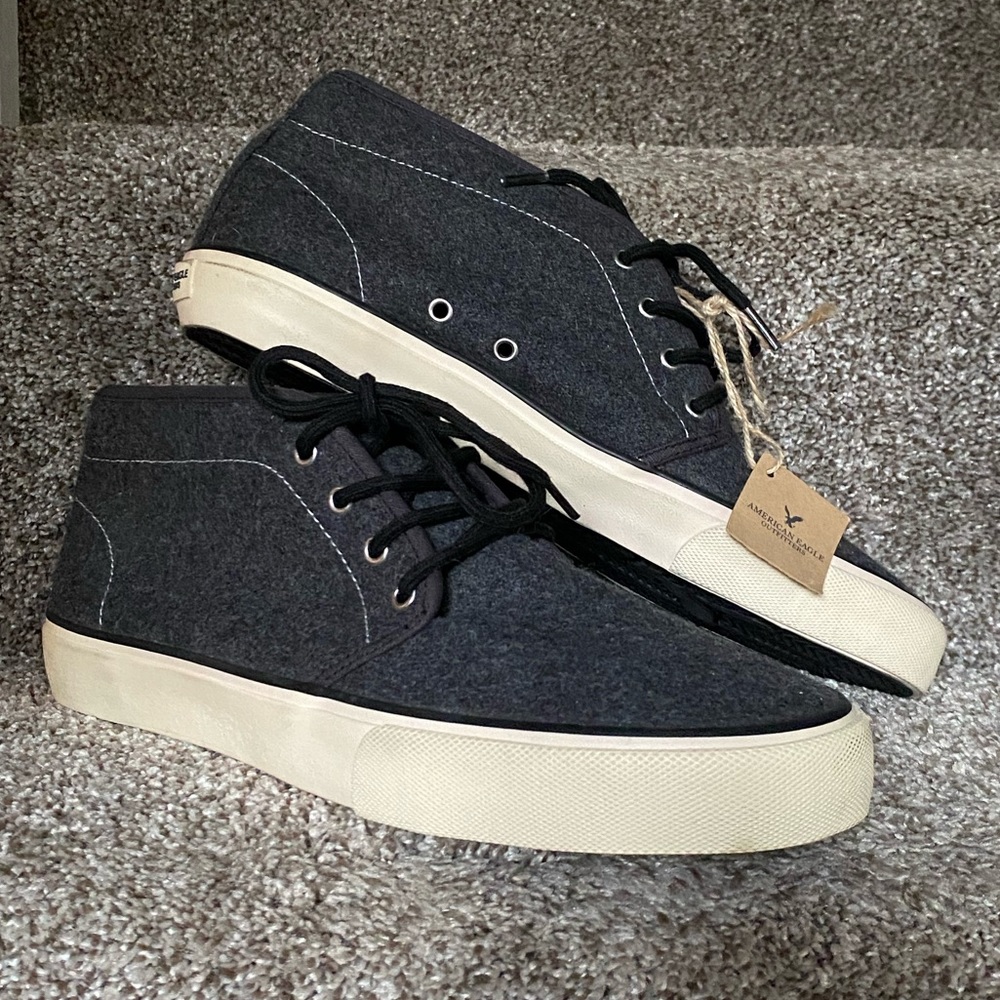 New NWT American Eagle Men’s size 10 Gray Suede Chukka Sneaker Shoe